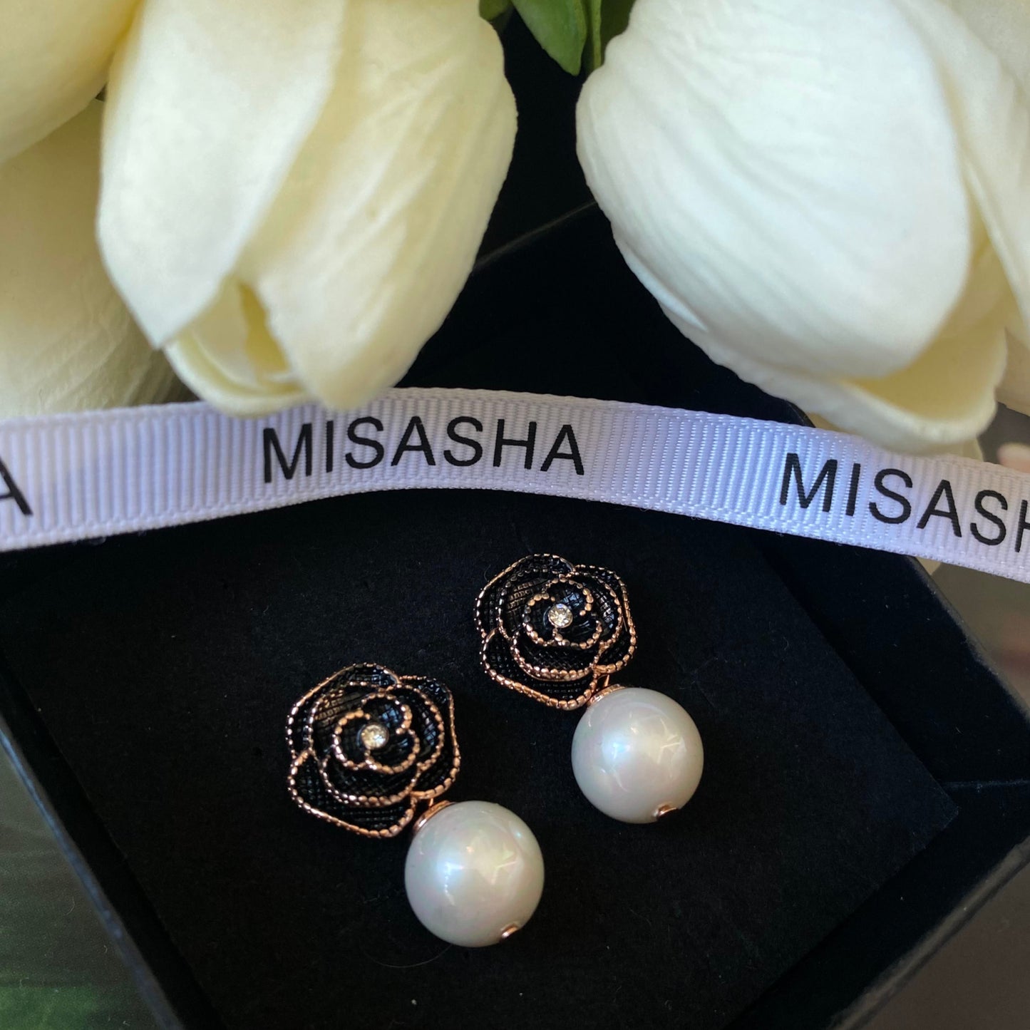 Fashion jewelry designer imitation pearl camellia charm dangle earrings for women (MISASHA black)