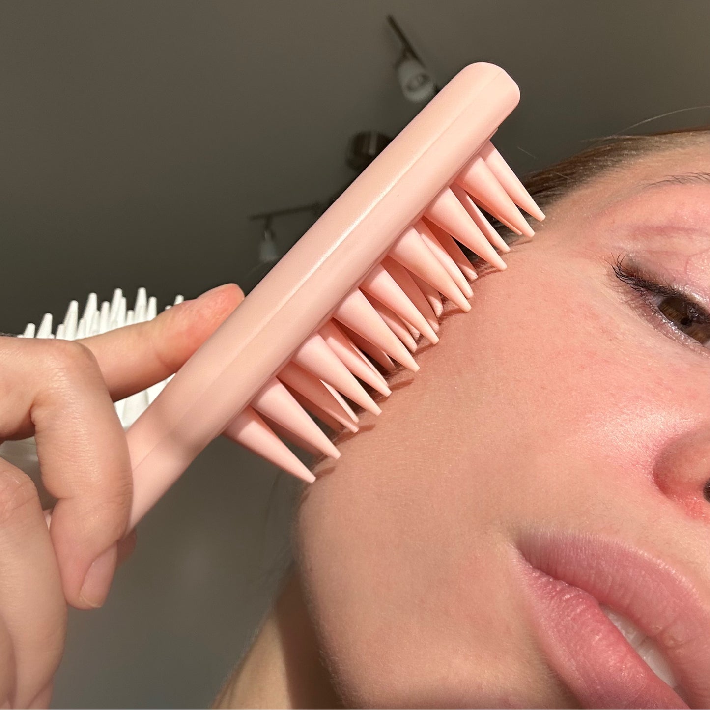 Collagen Stimulating Rejuvenating Soft Resin Facial Brush