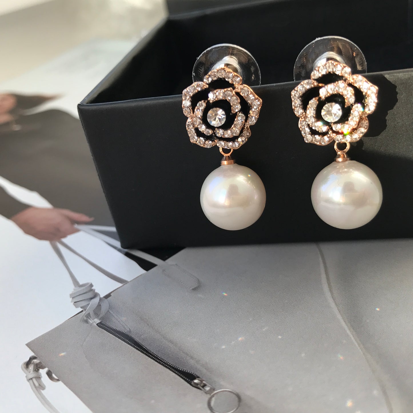 Fashion jewelry designer imitation pearl camellia flower charm dangle earrings for women